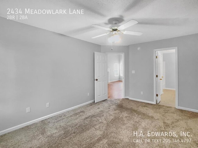 Foto del edificio - 2434 Meadowlark Ln