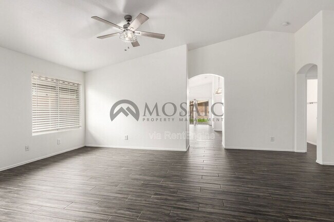 Foto del edificio - 3284 W Five Mile Peak Dr