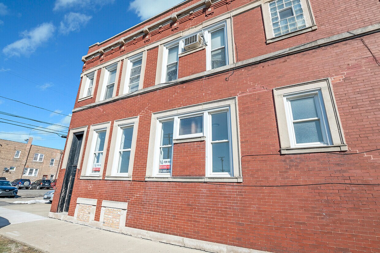 Primary Photo - 5720 W Cermak Road