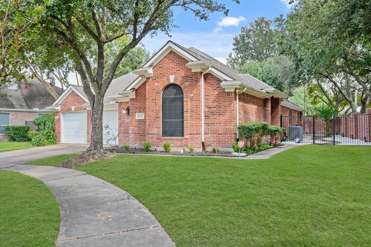 Primary Photo - 6402 Parkriver Crossing