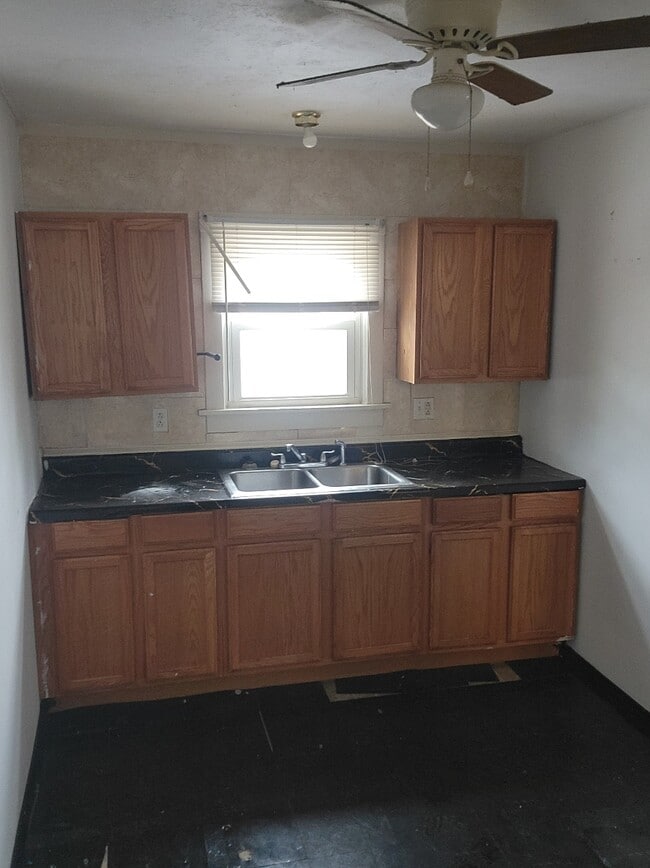 Foto del edificio - 1657 Pointview Ave