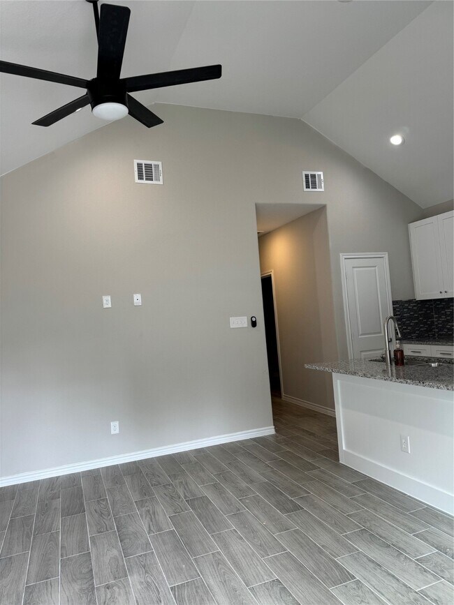 Foto del edificio - 16706 E Hammon