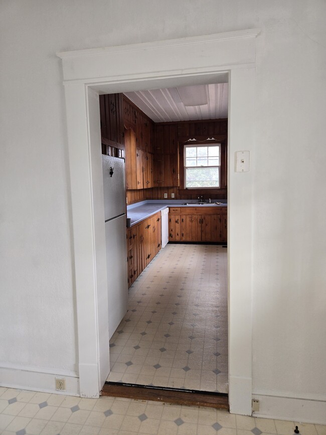 Building Photo - 611 S Broad St