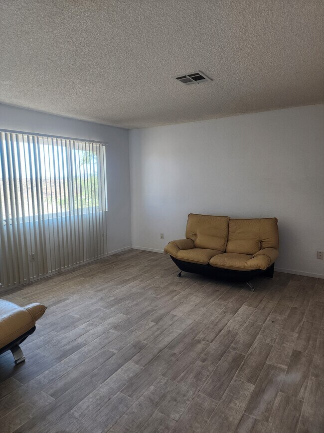 Foto del edificio - 9201 Shirley St