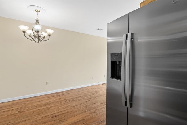 Foto del edificio - 46 ARMSTRONG Ave