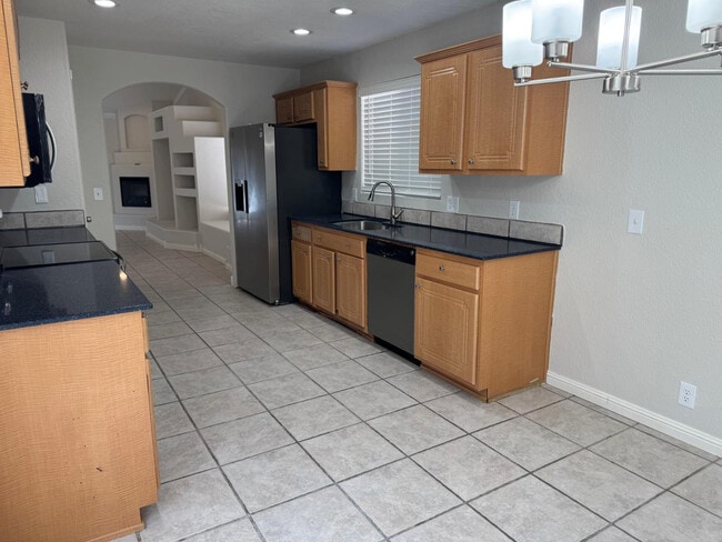 Building Photo - 8565 W Tuckey Ln