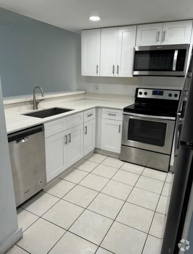 Building Photo - 4425 SW 70th Ter