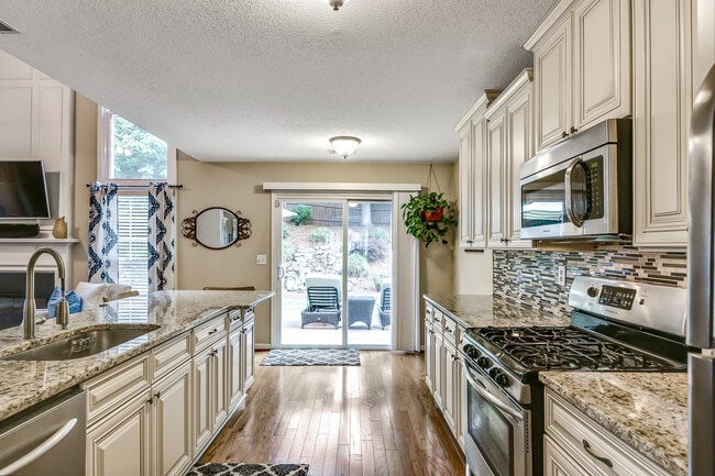 Building Photo - 6165 Pattingham Dr