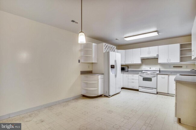 Foto del edificio - 1681 S Hayes St