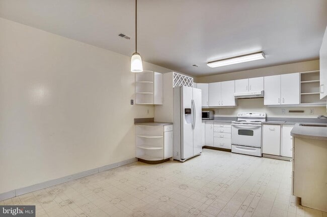 Building Photo - 1681 S Hayes St