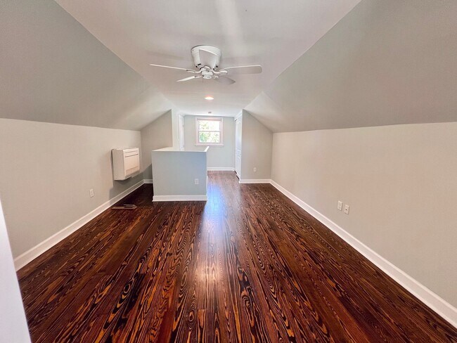 Building Photo - Fully Renovated 3-Bedroom 3-Bathroom Gem in Cincinnati!