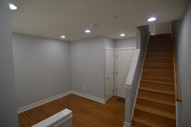 Building Photo - 4402 Longfellow St