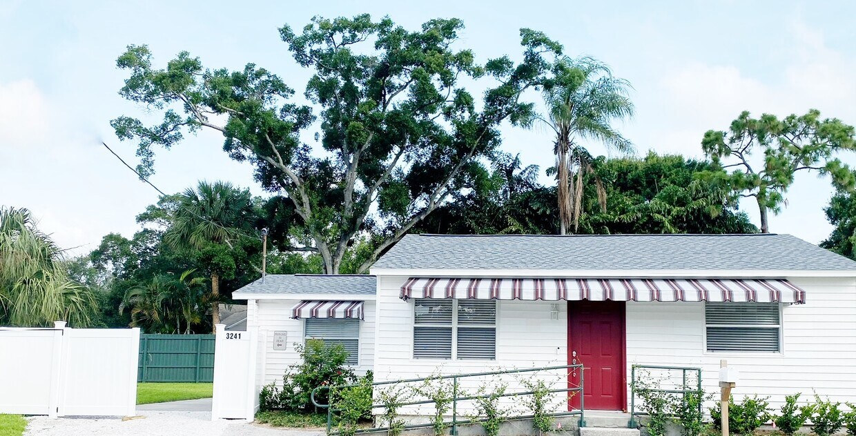 Primary Photo - 3241 Henderson Blvd
