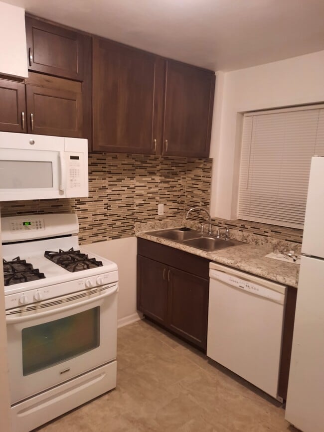 Photo - 1933 Illinois St Townhome