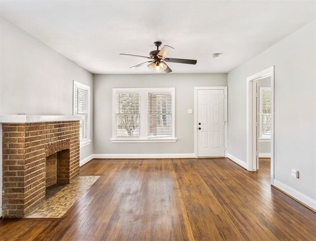 Building Photo - 912 W Gardner St