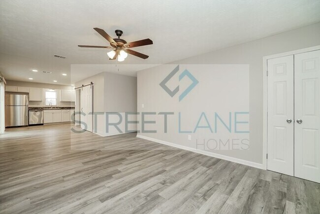 Building Photo - REDUCED!