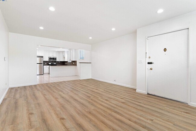 Foto del edificio - 2401 Scenic Ave