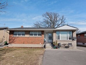 Building Photo - 597 Upper Ottawa St