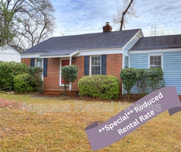 Building Photo - 1019 1/2 Bedford Dr