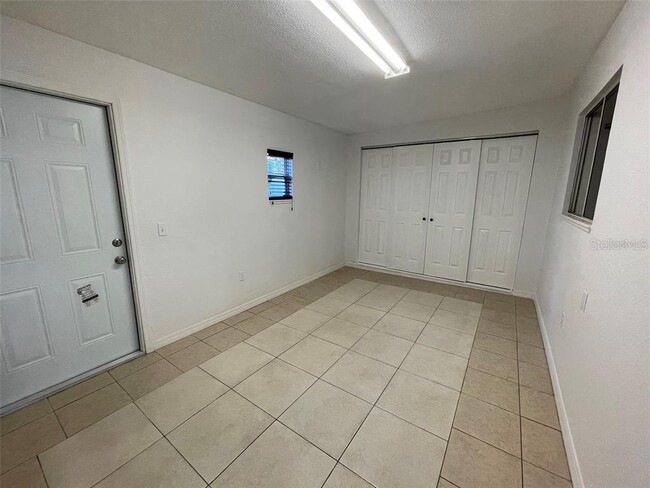 Foto del edificio - 319 E Rosewood Ln