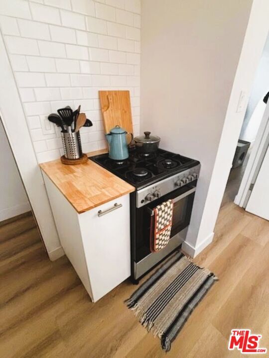 Foto del edificio - 2109 1/2 W 54th St