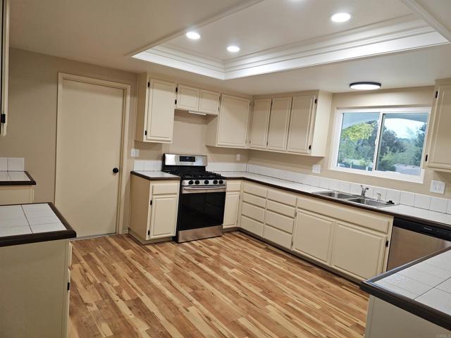 Building Photo - 1505 Surrey Ct