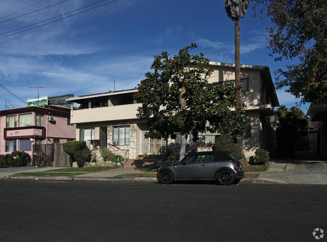 Primary Photo - 5439 Russell Ave