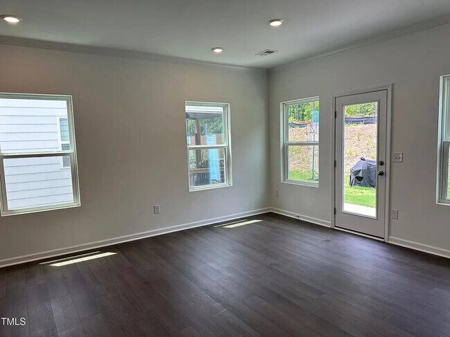 Building Photo - 3006 Vitner Dr