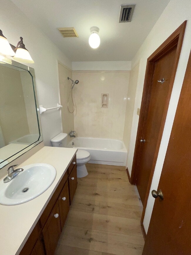 Building Photo - Welcome home to this charming 2-bedroom, 1-bath residence featuring a warm and inviting layout. E...