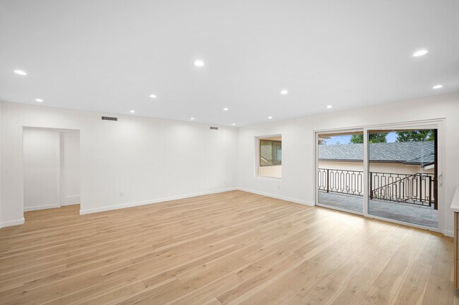 Foto del edificio - 3029 N Frederic St