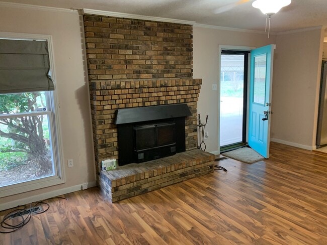Building Photo - 2988 Parkwood Dr