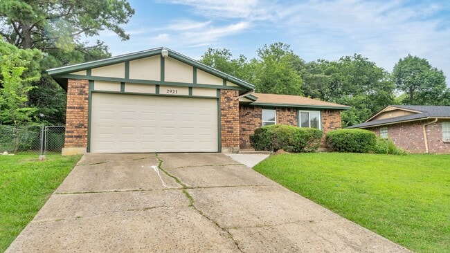 Building Photo - Beautifully Redone 3 Bedroom House! Available for Immediate Move in!