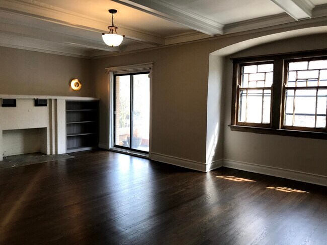 Foto del edificio - 844 W Lakeside Pl
