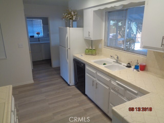 Foto del edificio - 28813 Snead Dr