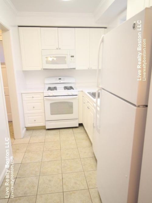 Primary Photo - 321 Tappan St