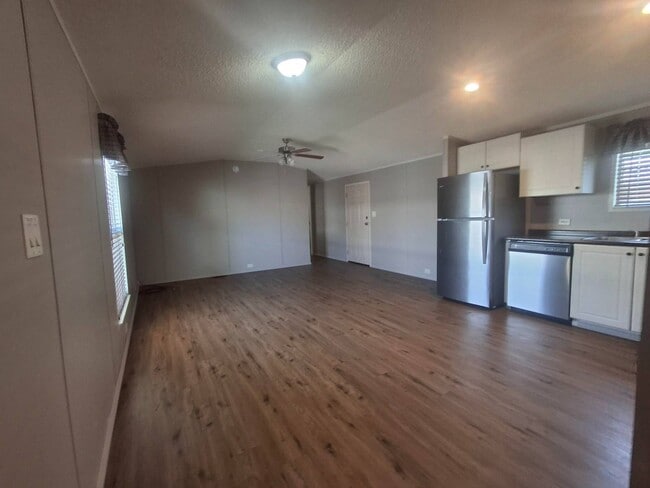 Building Photo - 4100 N Romero Rd