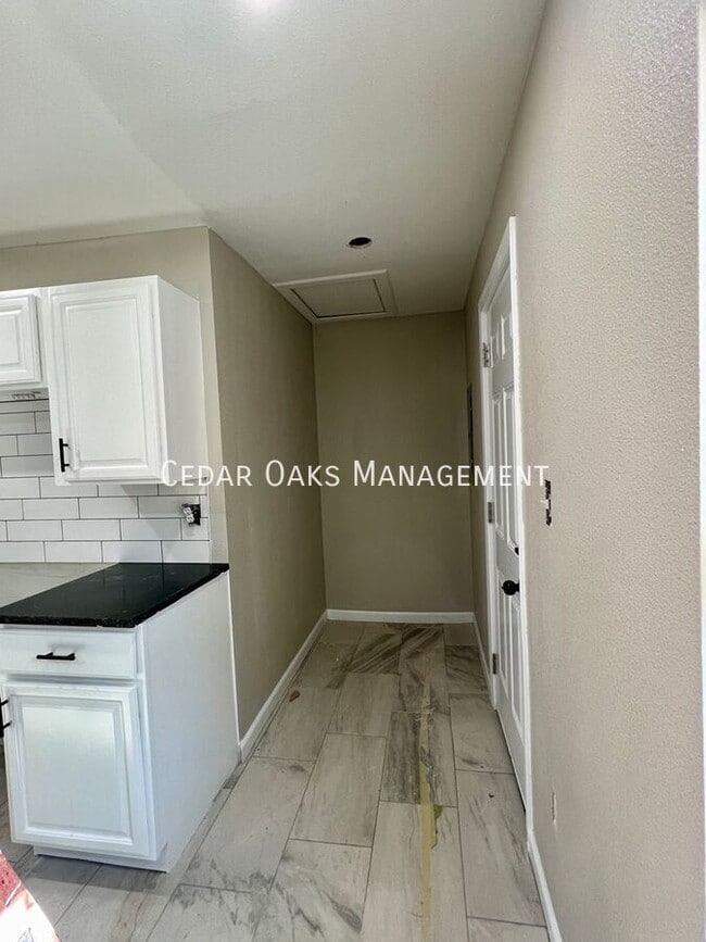 Building Photo - 4098 N Salem Rd