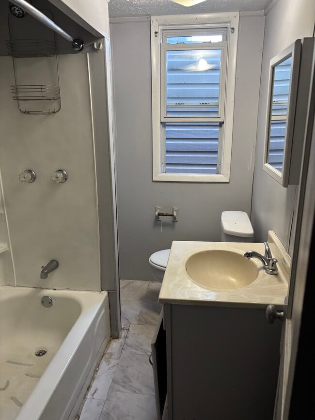 Foto del edificio - 1143 E Webster St