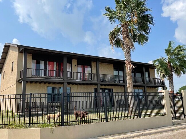Building Photo - 118 N Shore Dr