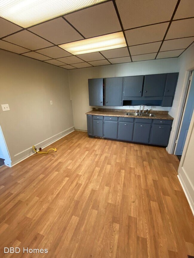 Building Photo - 3 br, 1 bath House - 1019 Pape Ave