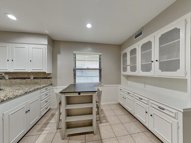 Foto del edificio - 3171 Timberview Rd