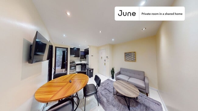 Building Photo - Private bedroom in 4 bed/1 bath Home
