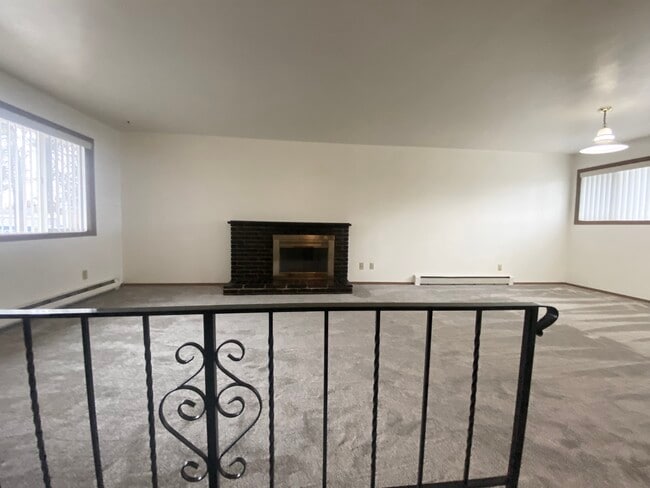 Building Photo - 1619 2nd St