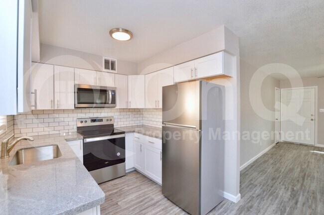 Foto del edificio - 645 N Arrowhead Dr