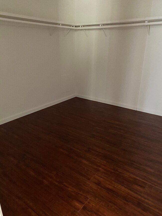 Foto del edificio - 501 E Magnolia Blvd