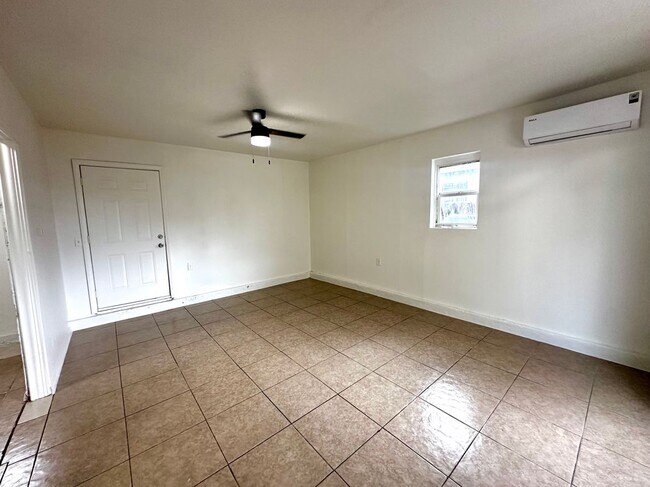 Foto del edificio - 13906 Grant St