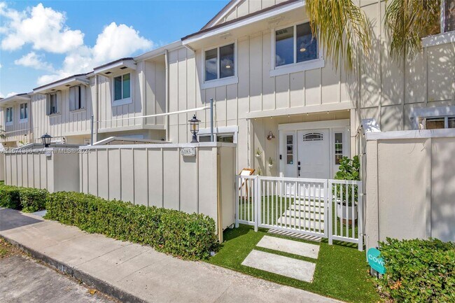 Foto del edificio - 6183 Riverwalk Ln