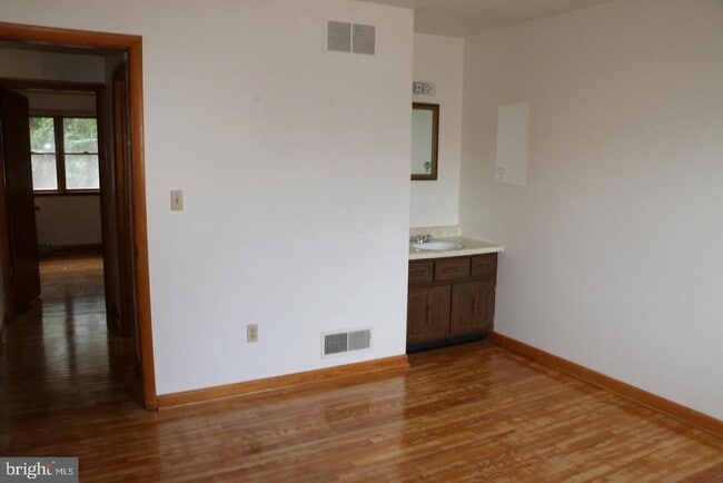 Building Photo - 510 Mast St