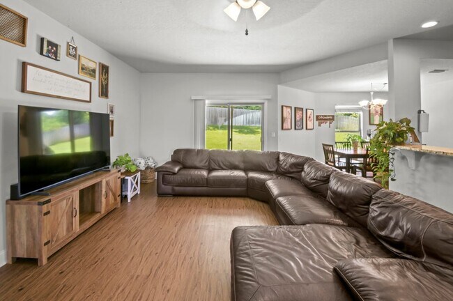 Building Photo - 300 Cassady Ln