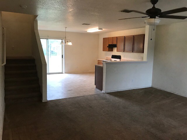 Foto del edificio - 9910 Amber Ledge